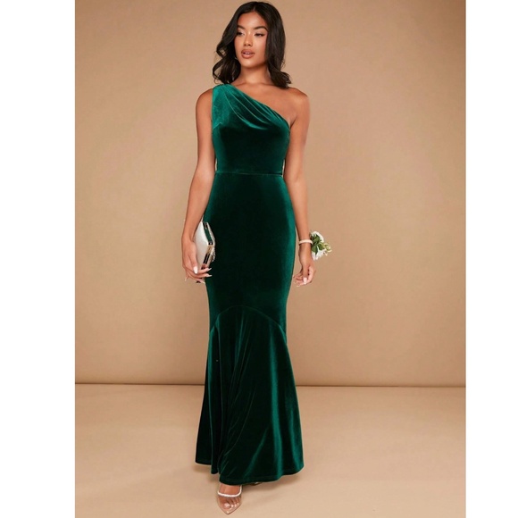 One Shoulder Green Velvet Mermaid Maxi Dress - Picture 6 of 14